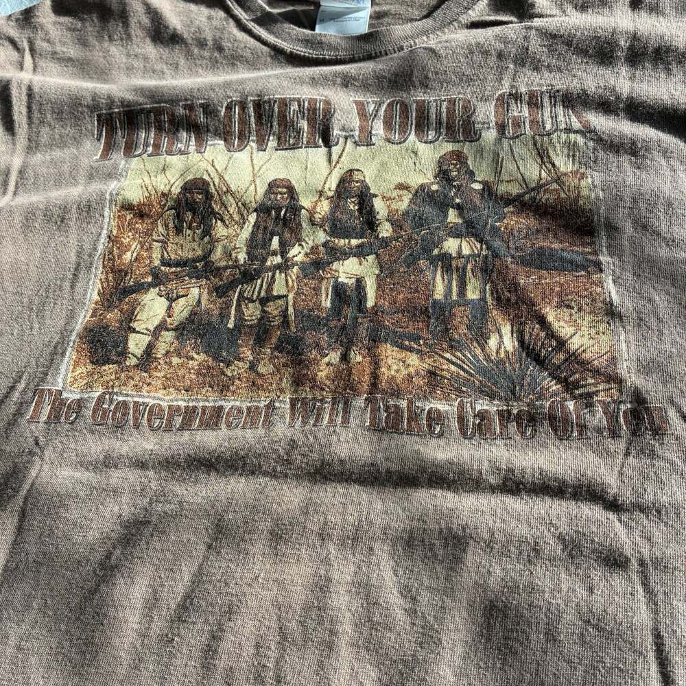 Vintage-style Native American Graphic T-Shirt - Picture 4 of 7